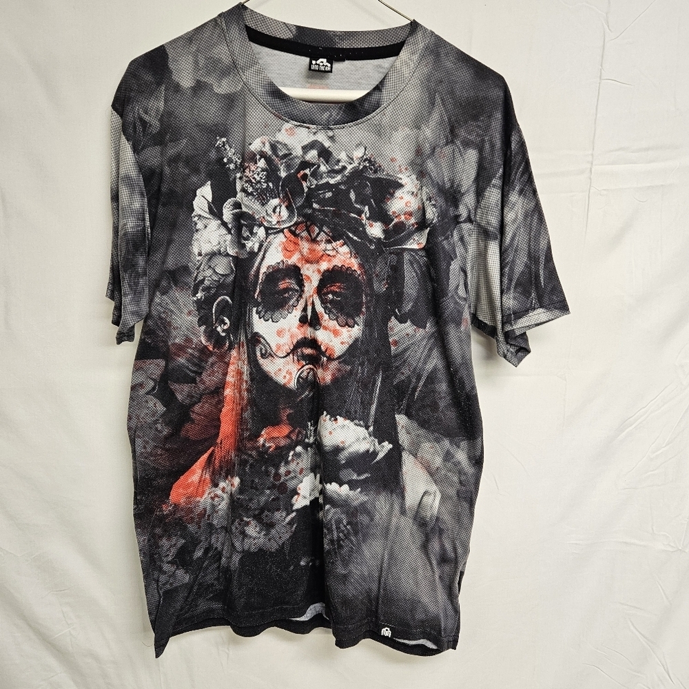 InTo The Am Gothic Inspired T-SHIRT Large